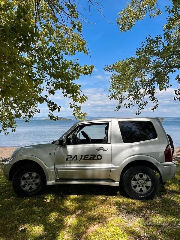 Usata Mitsubishi Pajero 160 CV (117 kW) 2003 Grigio SUV