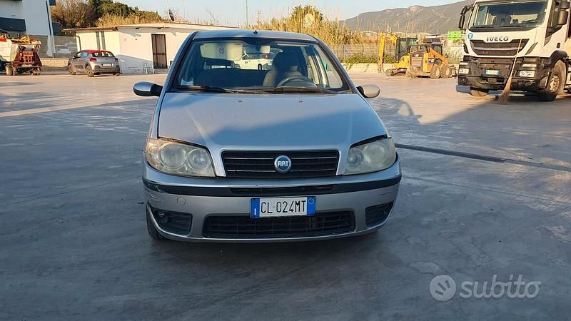 Usata Fiat Punto 75 CV (55 kW) 2004 Grigio Utilitaria