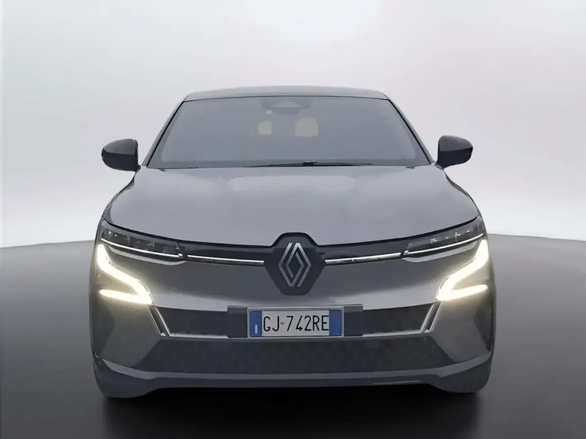 Begagnad Renault Megane E-Tech Techno 160 kW (218 HK) 2022 Grå Sedan