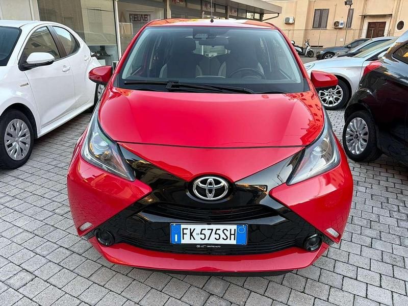 Usata Toyota Aygo Cool 69 CV (50 kW) 2017 Rosso Utilitaria