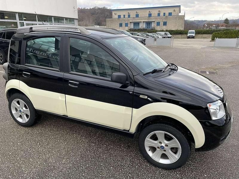 Usata Fiat Panda 4x4 Cross 70 CV (51 kW) 2007 Nero Utilitaria