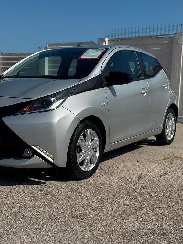 Usata Toyota Aygo X-pure 69 CV (50 kW) 2016 Grigio Utilitaria