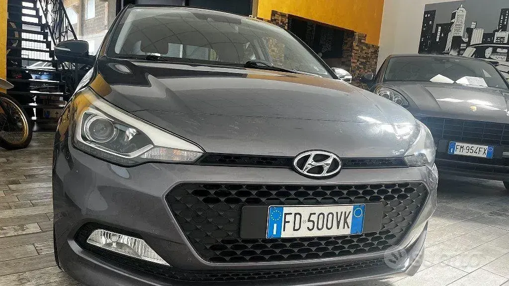 Usata Hyundai i20 84 CV (61 kW) 2016 Antracite Berlina