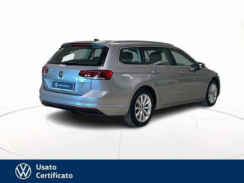 Usata VW Passat Business 150 CV (110 kW) 2024 Grigio / pastello Station wagon