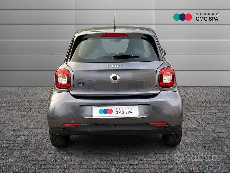 Usata Smart ForFour Electric Drive Passion 60 kW (82 CV) 2021 Grigio Berlina
