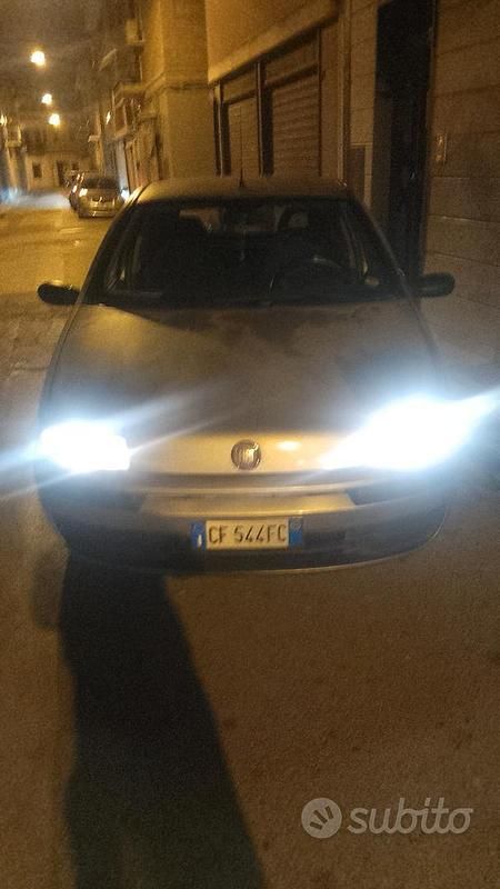 Usata Fiat Punto 80 CV (58 kW) 2003 Grigio Utilitaria