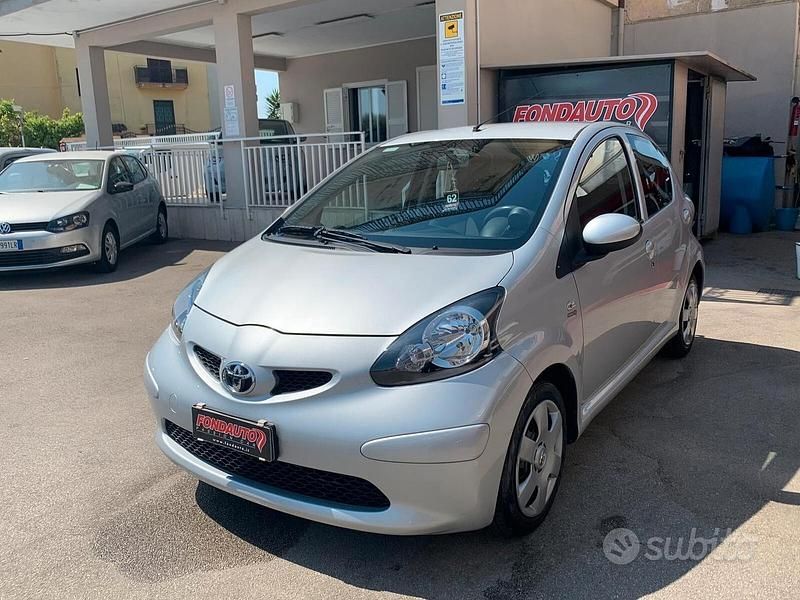 Grigio Usata 2007 Toyota Aygo Sol Due volumi | 5999 € (Buon prezzo) - Immagine 1/4