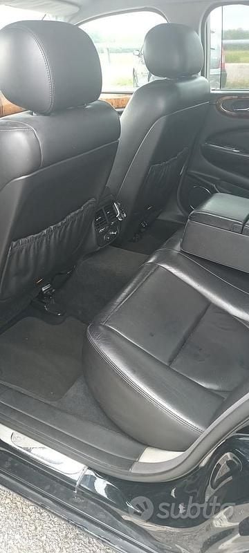 Usata Jaguar XJ 238 CV (175 kW) 2006 Nero Berlina