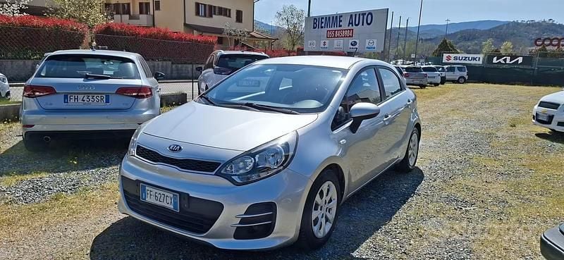Usata Kia Rio 84 CV (61 kW) 2016 Grigio Utilitaria