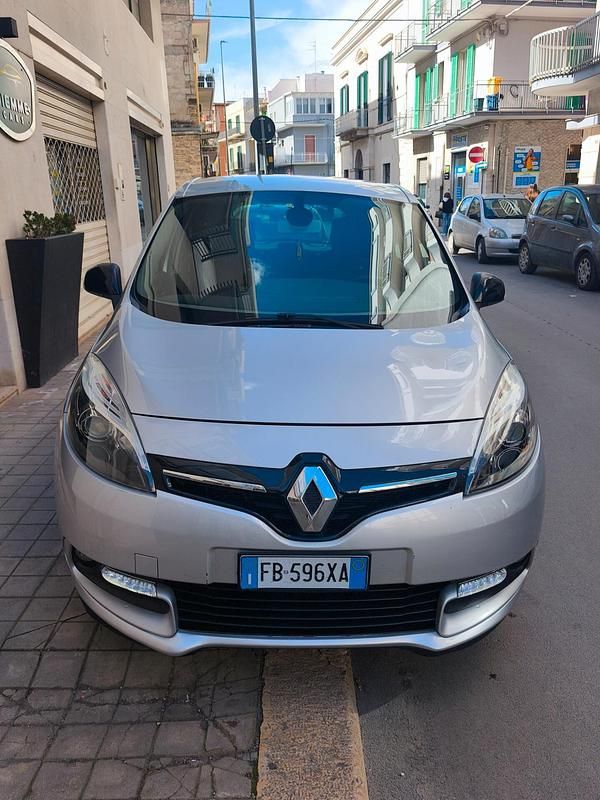 Usata Renault Scénic III LIMITED 110 CV (80 kW) 2016 Argento Monovolume