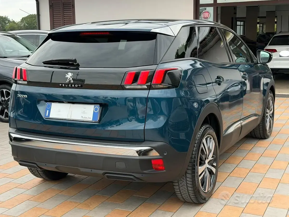 Usata Peugeot 3008 Allure 131 CV (96 kW) 2023 Bluazzurro SUV