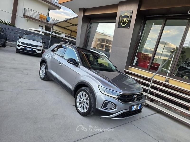 Usata VW T-Roc Life 116 CV (85 kW) 2024 Grigio SUV