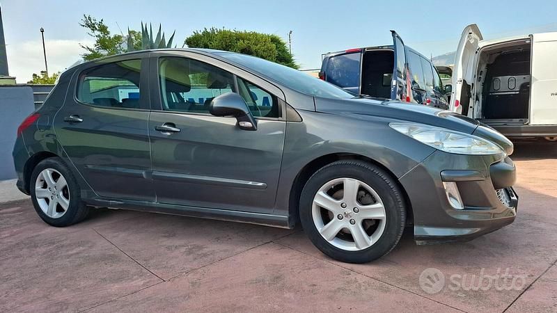 Usata Peugeot 308 Premium 110 CV (80 kW) 2008 Grigio Berlina