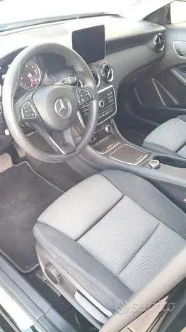 Usata Mercedes GLA200 136 CV (100 kW) 2019 Nero SUV