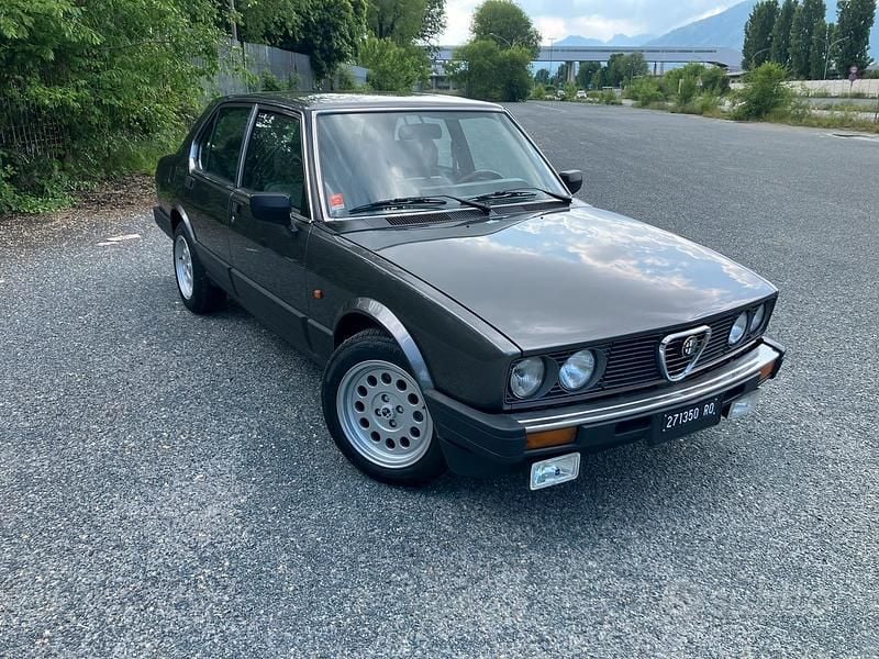 Usata 1984 Alfa Romeo Alfetta Quadrifoglio Tre volumi | 9999 € - Immagine 1/4