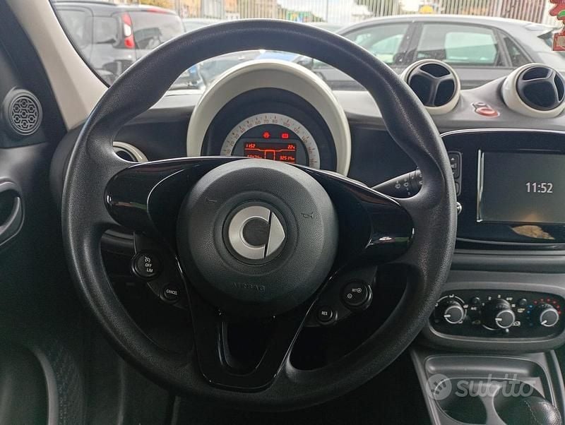 Usata Smart ForFour Passion 71 CV (52 kW) 2017 Bianco Utilitaria