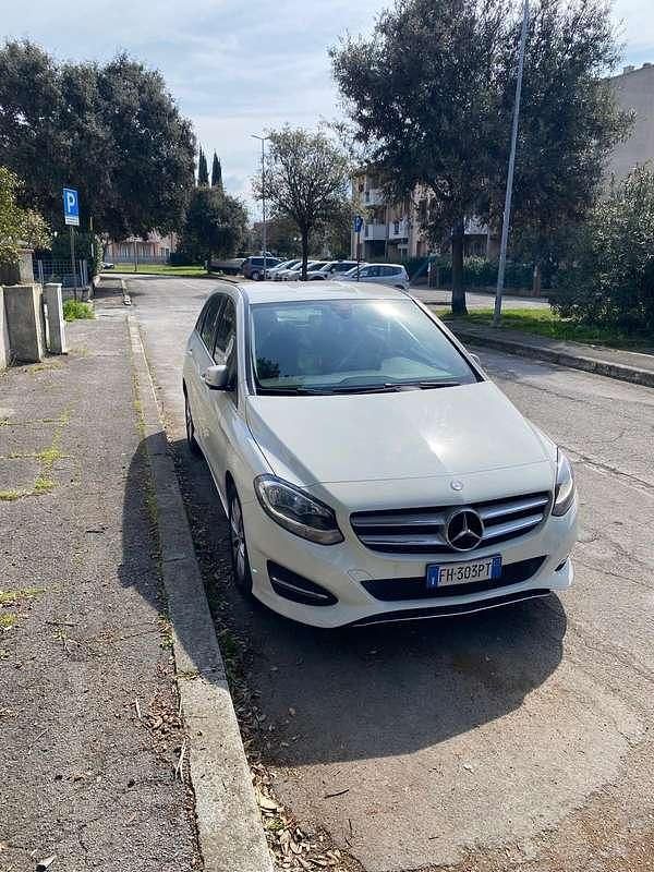 Usata Mercedes B160 Business 90 CV (66 kW) 2017 Monovolume