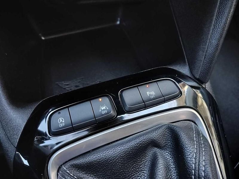 Usata Opel Corsa Design & Tech 75 CV (55 kW) 2022 Grigio Utilitaria