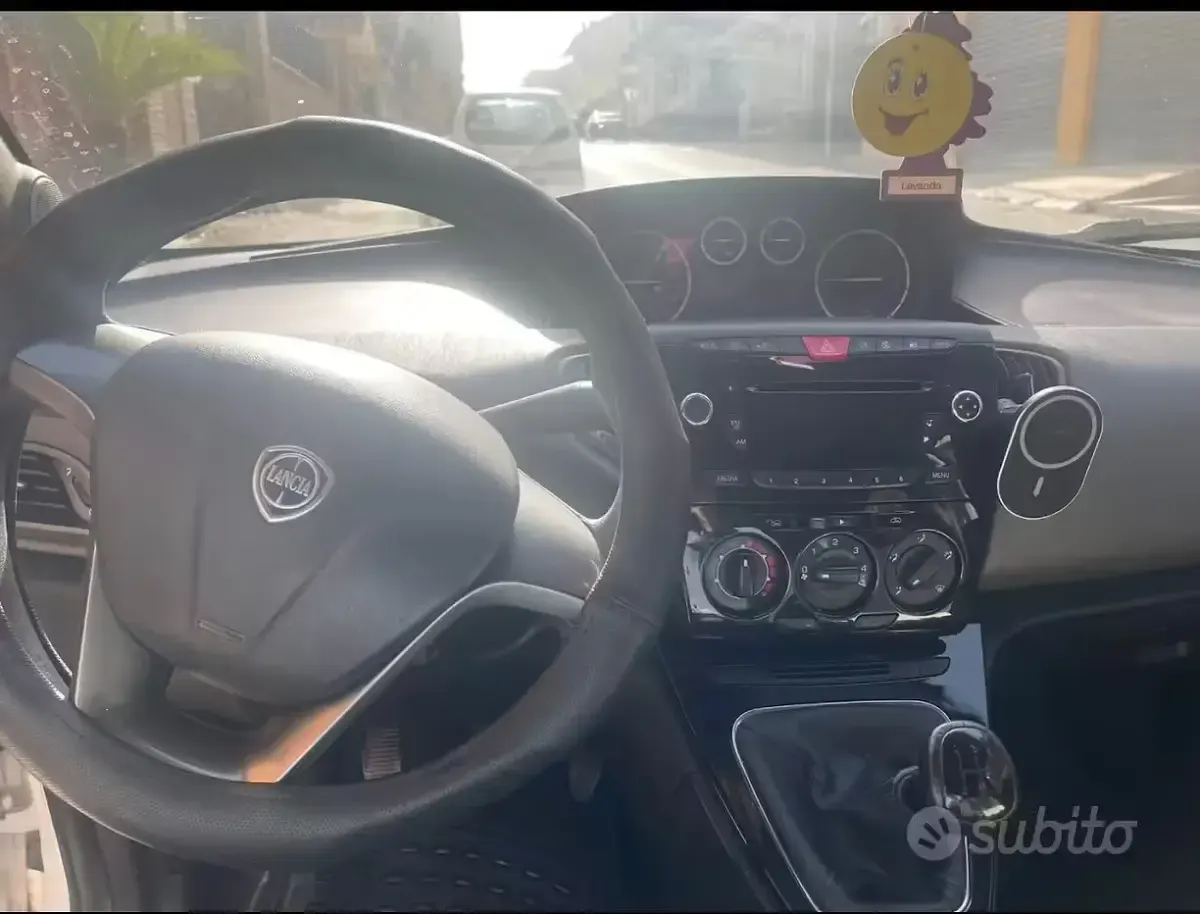 Usata Lancia Ypsilon 95 CV (69 kW) 2014 Bianco Utilitaria