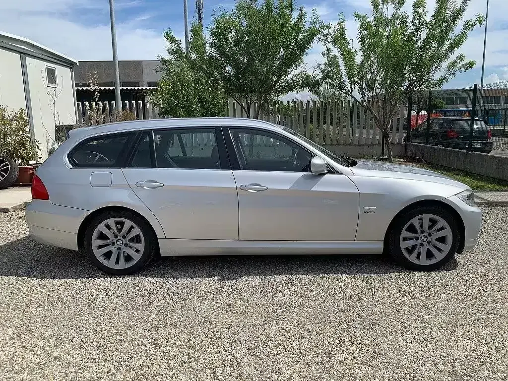 Usata BMW 320 Efficient Dynamics 184 CV (135 kW) 2011 Grigio Station wagon