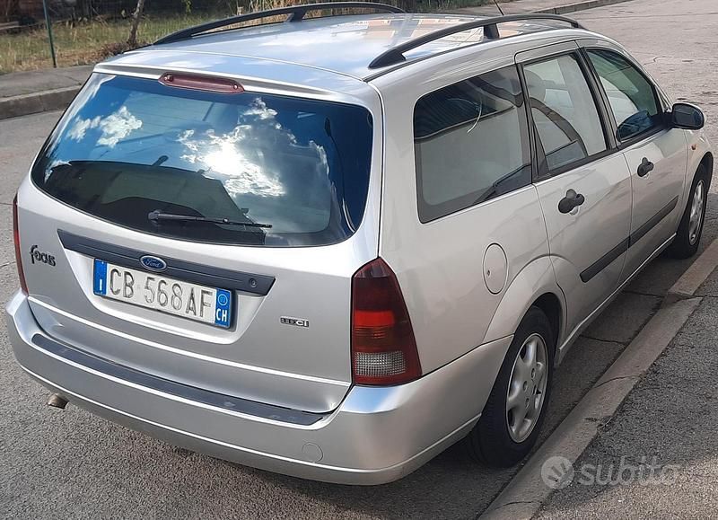 Usata Ford Focus 100 CV (73 kW) 2002 Grigio Station wagon