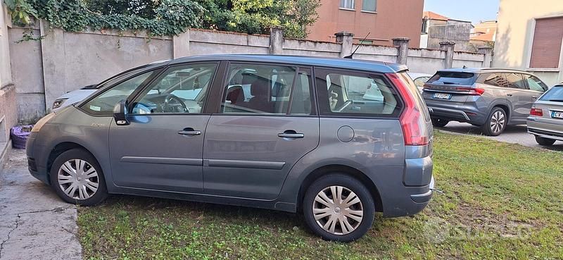 Usata 2008 Citroën C4 Tre volumi | 800 € - Immagine 1/4