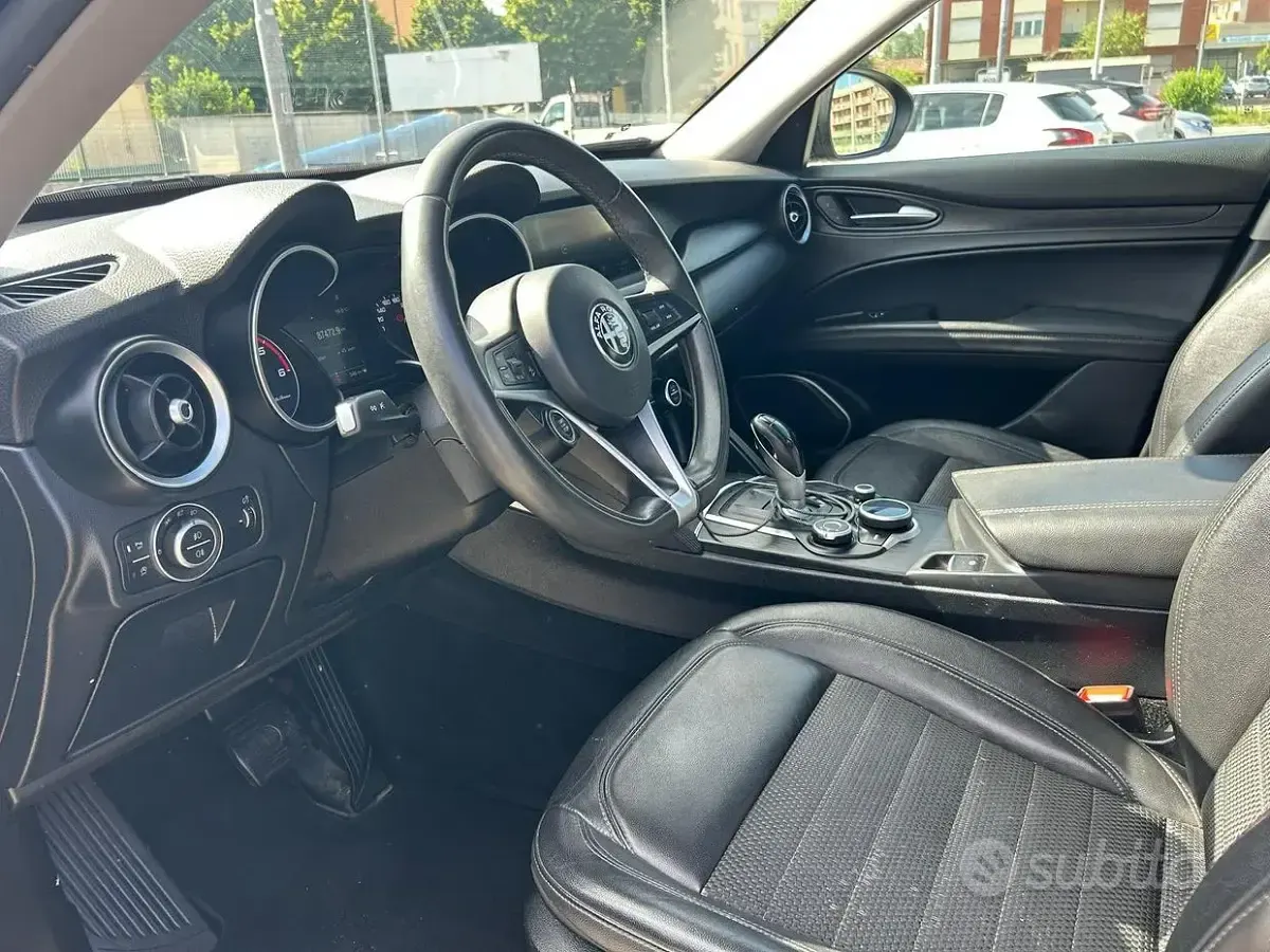 Usata Alfa Romeo Stelvio 210 CV (154 kW) 2017 Blu SUV