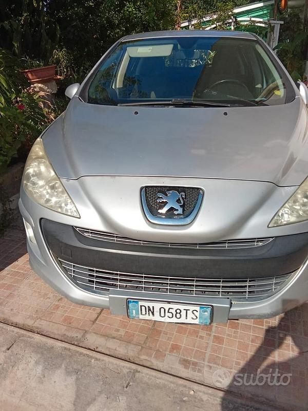 Usata Peugeot 2008 2008 Grigio SUV