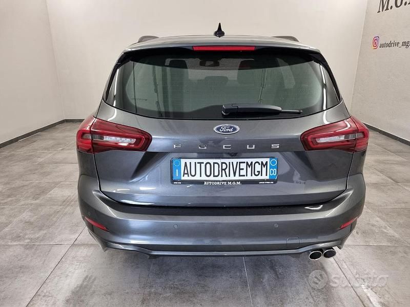 Begagnad Ford Focus ST-Line 155 HK (114 kW) 2023 Grå Kombi