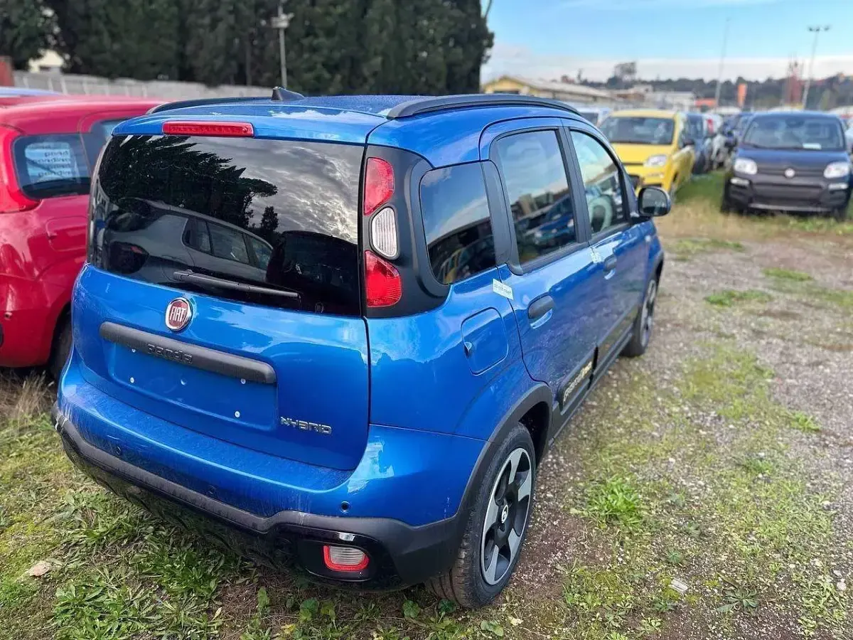 Usata Fiat Panda Cross Cross 69 CV (50 kW) 2025 Blu italia metallizzato Utilitaria