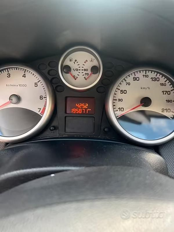 Usata Peugeot 207 75 CV (55 kW) 2008 Grigio Utilitaria