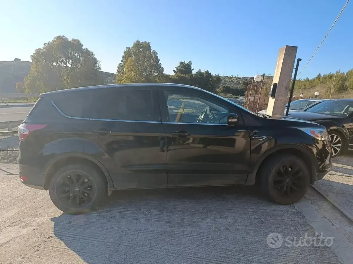 Usata Ford Kuga ST-Line 150 CV (110 kW) 2016 Nero SUV