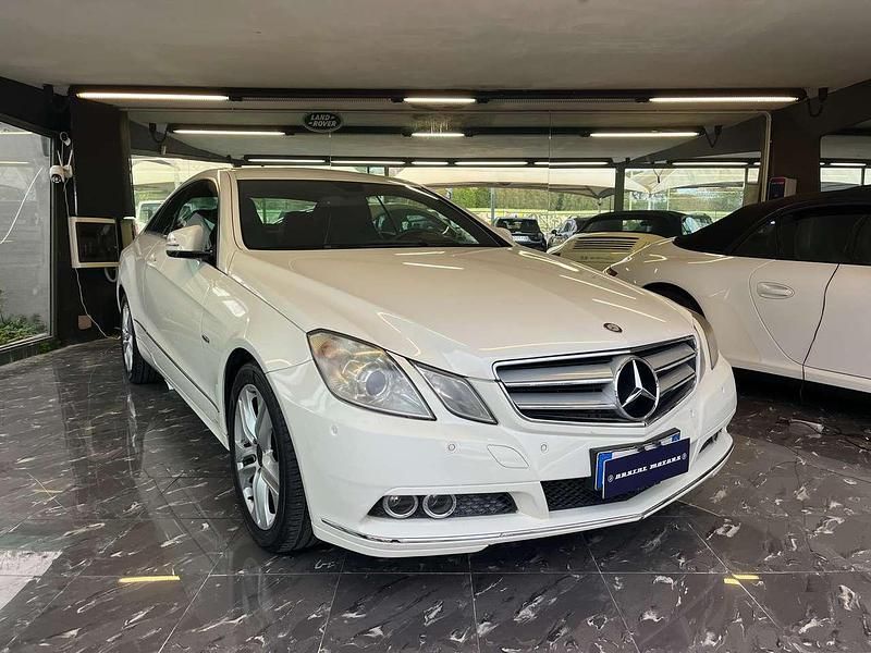 Usado Mercedes E220 170 CV (125 kW) 2013 Blanco Coupe