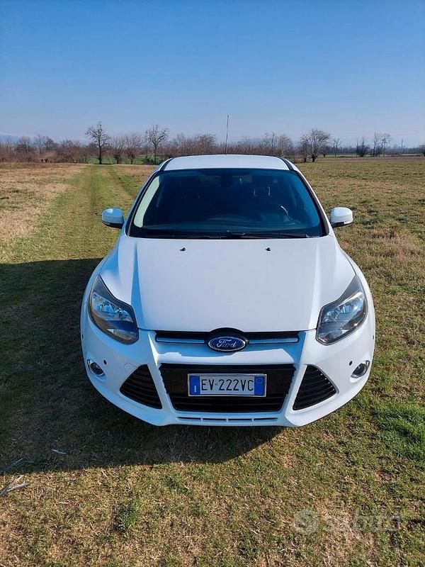 Usata Ford Focus Titanium 116 CV (85 kW) 2014 Bianco Berlina