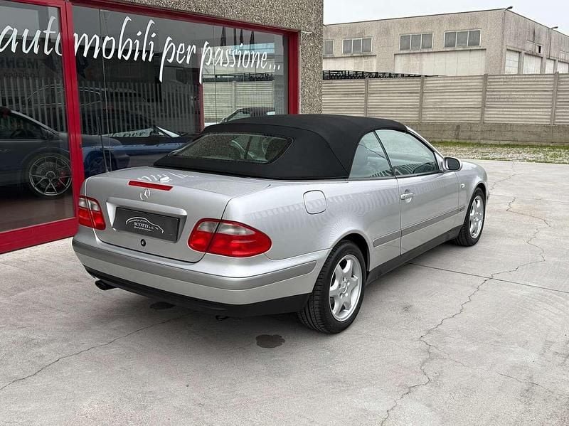 Usata Mercedes CLK320 Elegance 218 CV (160 kW) 1999 Argento Cabrio