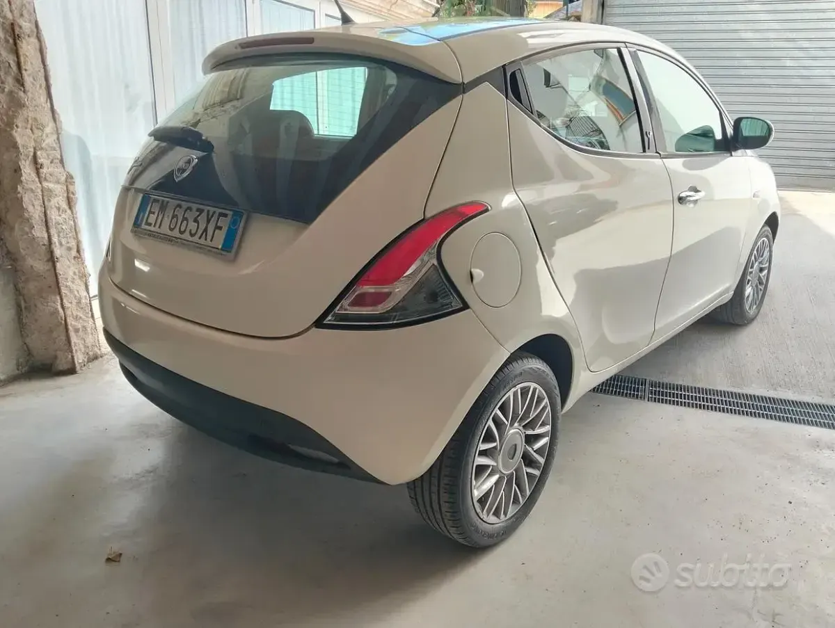 Usata Lancia Ypsilon S 95 CV (69 kW) 2012 Bianco Utilitaria