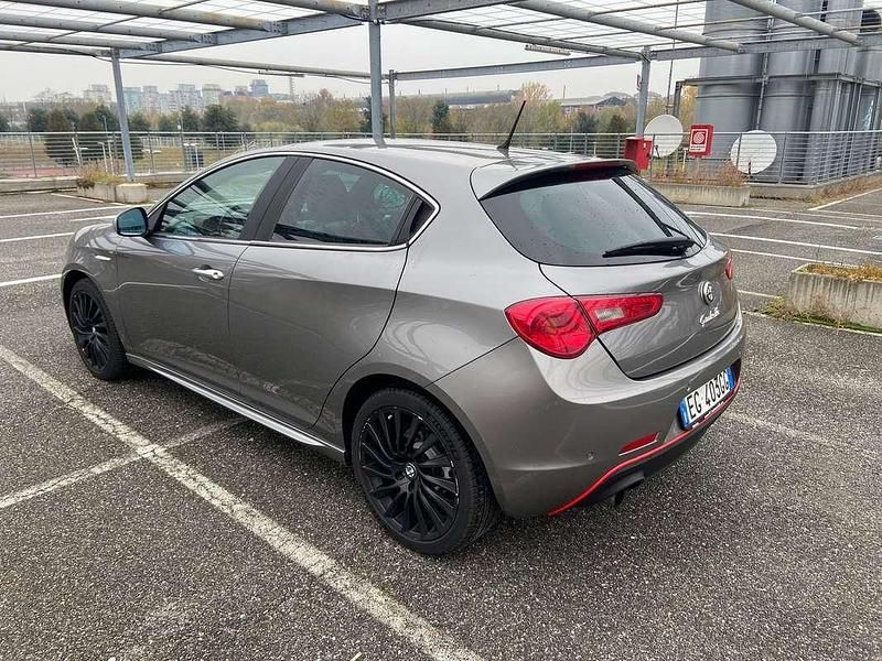 Usata Alfa Romeo Giulietta Distinctive 120 CV (88 kW) 2011 Grigio Berlina