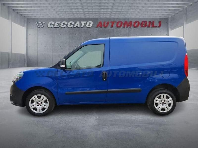 Begagnad Fiat Doblò 95 HK (69 kW) 2018 Blå Minibuss