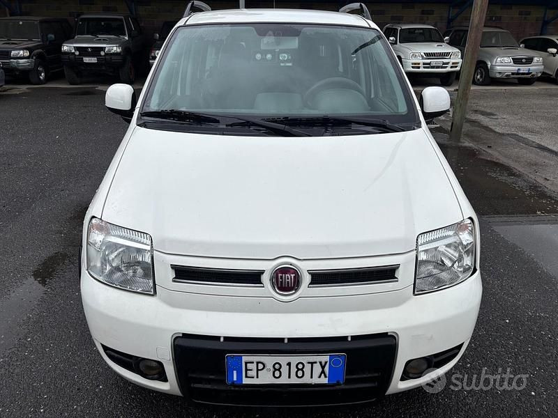 Usata Fiat Panda 4x4 Climbing 75 CV (55 kW) 2012 Bianco Utilitaria