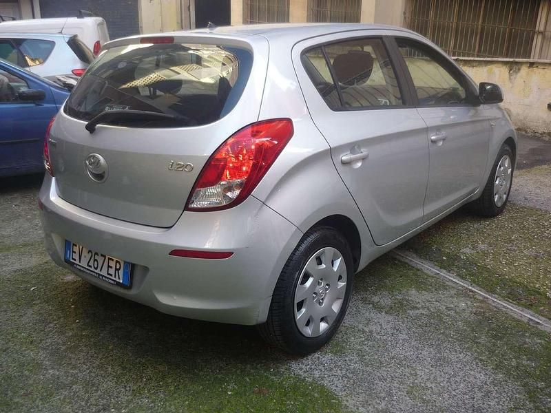 Usata Hyundai i20 Classic 84 CV (61 kW) 2014 Argento Utilitaria