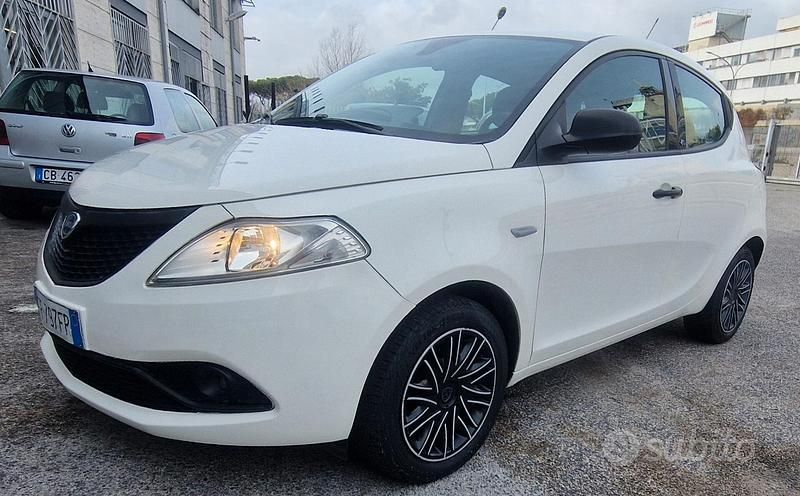 Usata Lancia Ypsilon Platinum 69 CV (50 kW) 2018 Beige Utilitaria