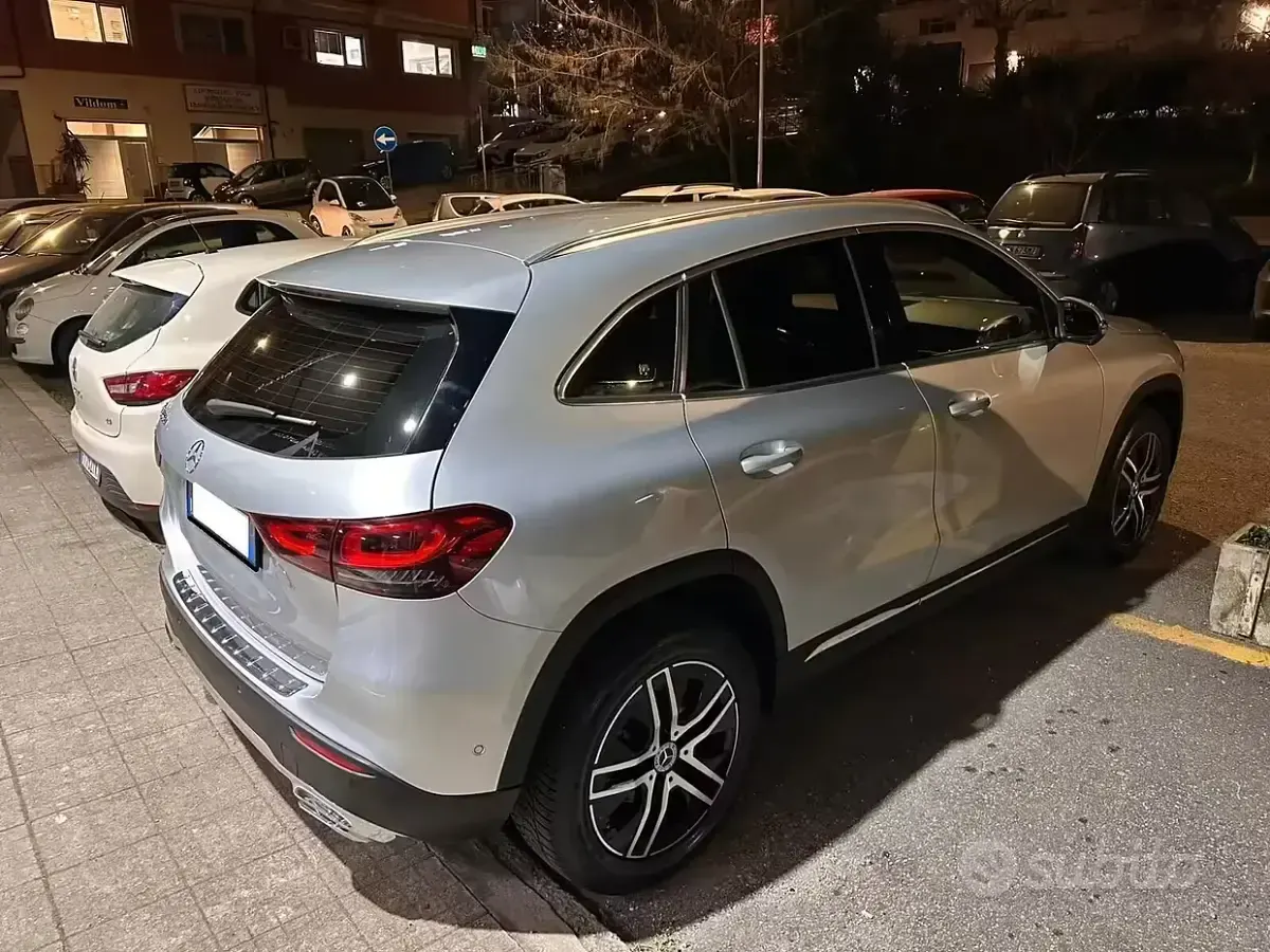 Usata Mercedes GLA200 150 CV (110 kW) 2022 Grigio SUV