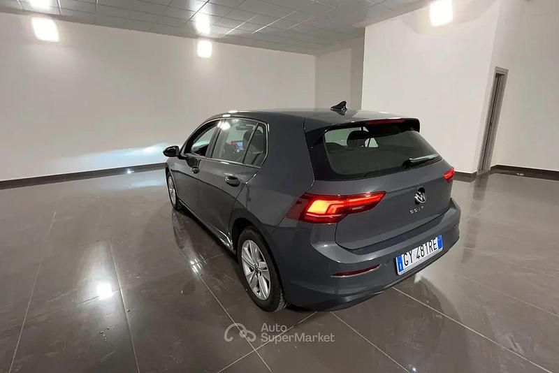 Usata VW Golf VIII Life 116 CV (85 kW) 2025 Grigio Berlina