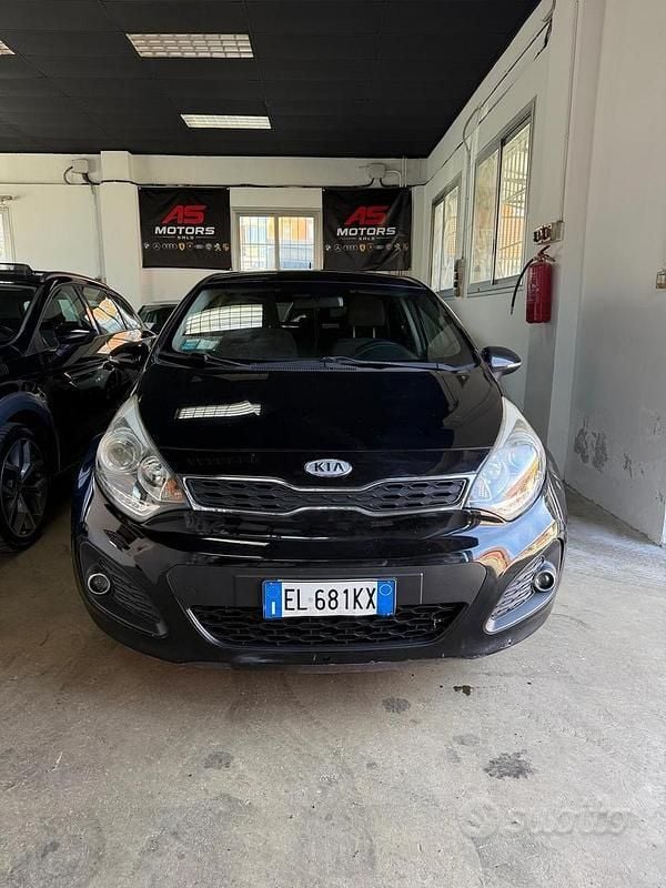 Usata Kia Rio EX 90 CV (66 kW) 2012 Nero Berlina