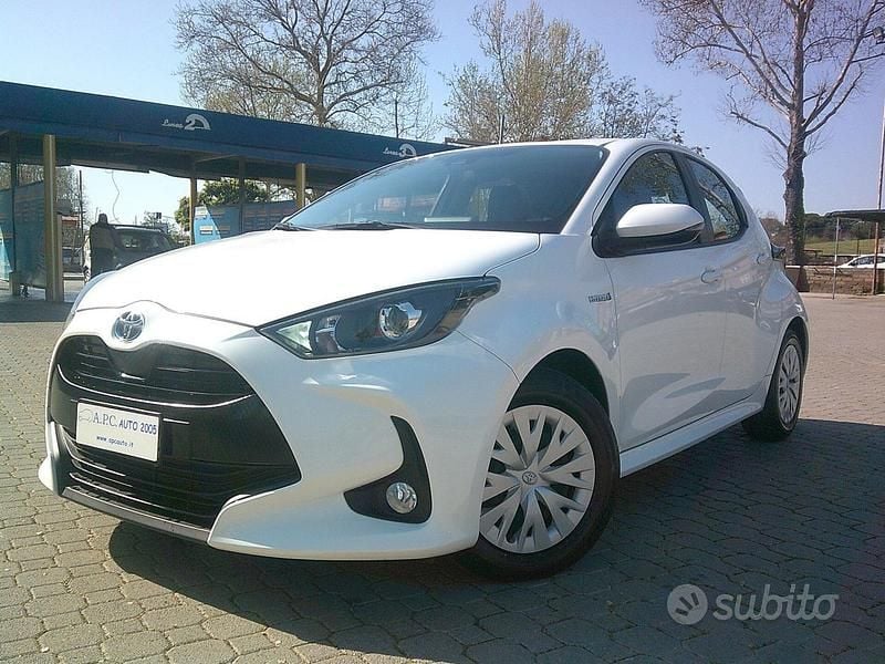 Bianco Usata 2023 Toyota Yaris Hybrid Active Berlina | 16.990 € (Ottimo prezzo) - Immagine 1/4