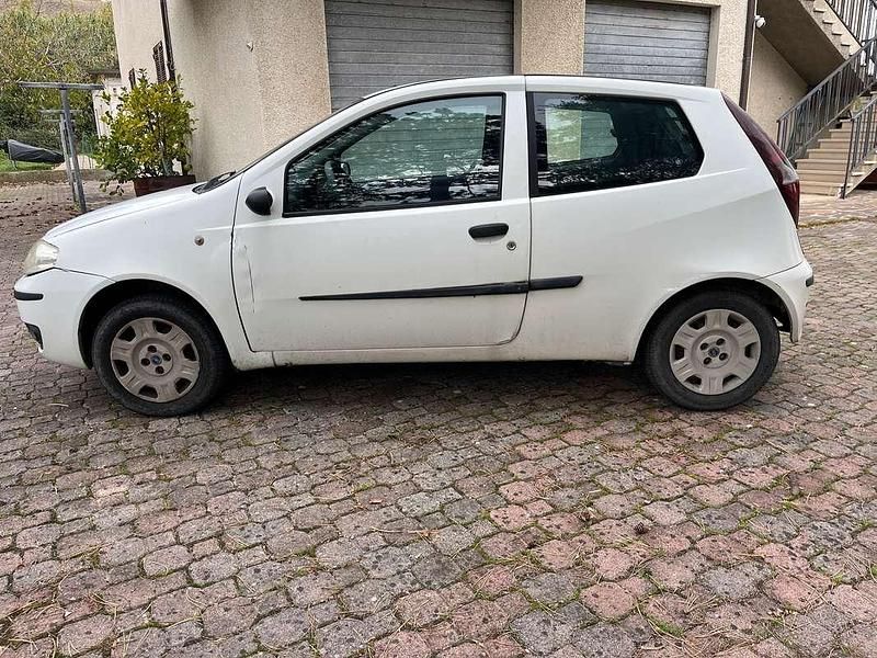 Usata Fiat Punto Active 86 CV (63 kW) 2005 Bianco Berlina