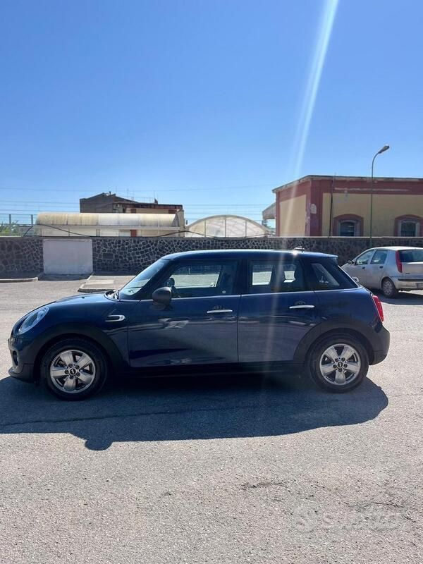 Usata Mini ONE 75 CV (55 kW) 2018 Blu Utilitaria