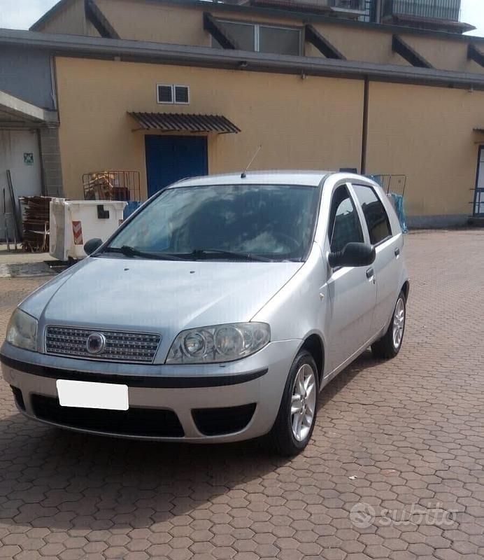 Usata Fiat Punto 60 CV (44 kW) 2010 Grigio Utilitaria