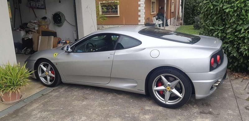 Usata Ferrari 360 400 CV (294 kW) 2004 Argento Coupé