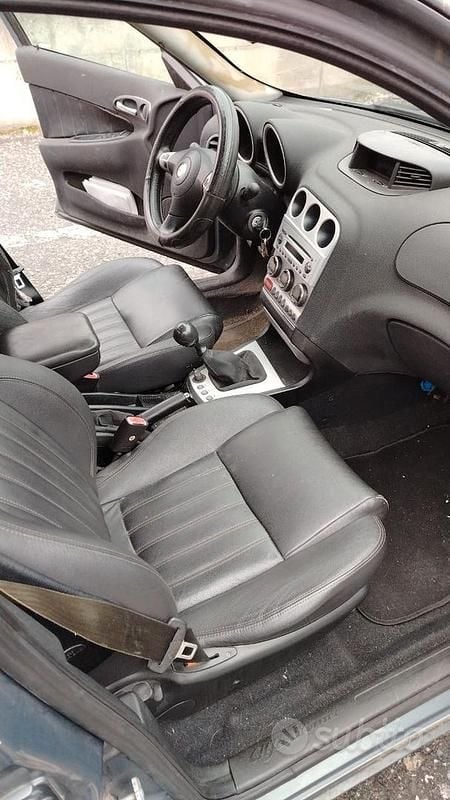 Usata Alfa Romeo 156 140 CV (102 kW) 2003 Grigio Berlina